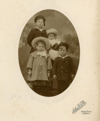 Evelyn, Mary, Frederic and Ruth Pollard.  Taken in 1908