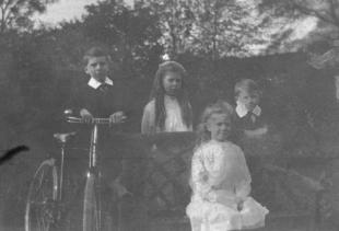 Evelyn, Mary, Ruth and Freddie