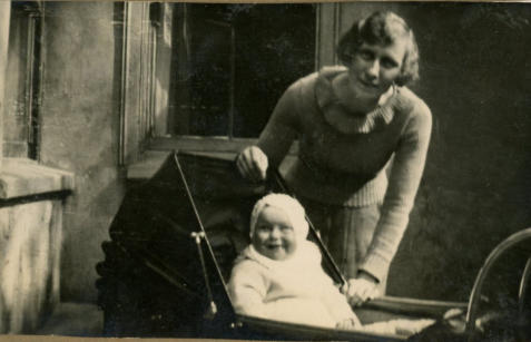 Ismay with her mother, Honor.