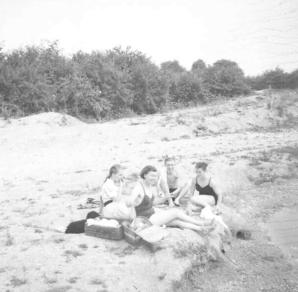 Gravel pits near Keynes.  Ruth, Georgina and friends  22.8.55