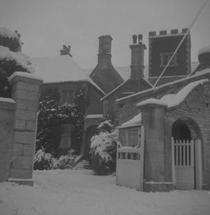 Hillesley Ho. under snow.  28.12.62