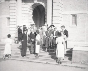 Laudtman Wedding  Congregation on steps  11.11.50