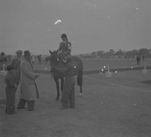 Army Horse Show  Delhi 1952  Miss Haddon  31.12.52