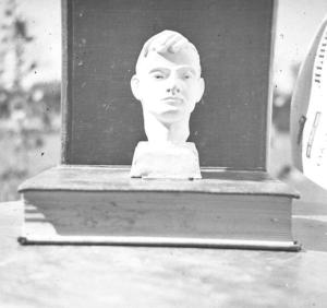 Ruth's sculpture - Small Head   13.3.54 