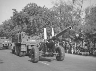 Republic Day Parade  Howitzers  26.1.51