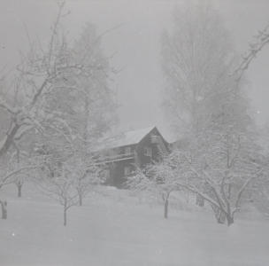 10th January 1965 - Dalarna.  Green's hotel from South West