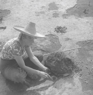 Watermoor Passage field  Rosemary Baue on stratum above Mosaic  July 58