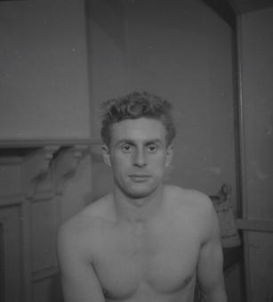 Tony Bennett.  Posed for head.  29.1.57