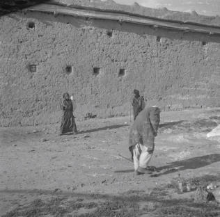 Balawat  Girls filling water pots  14.4.56