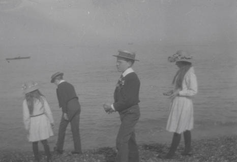 Ruth, Evelyn, Freddie and Mary