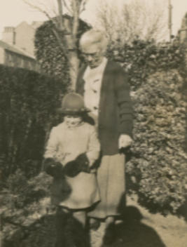 Mary Emma Pollard with her granddaughter Ismay Pollard