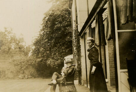 Mary Emma Pollard with her  father, William Frederic Johnson