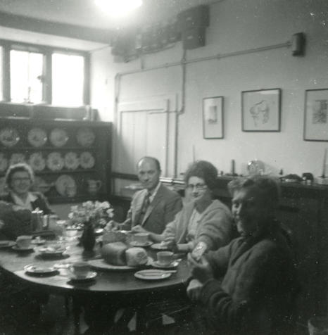 Breakfast Room Hillesley House.  Ruth Waddington on left, David ??  (Local GP in the 1960s), French student and Hilary Waddington.  Caption GM